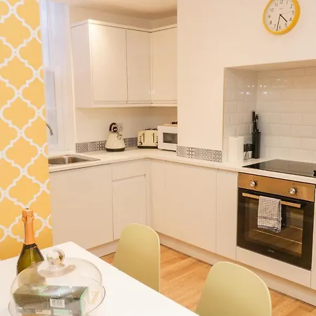 Апартаменты West Cliff *