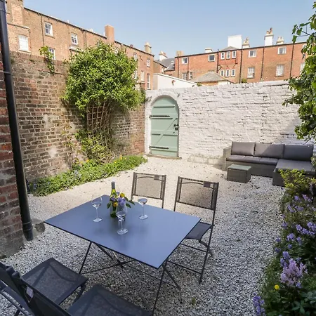 West Cliff Уитби