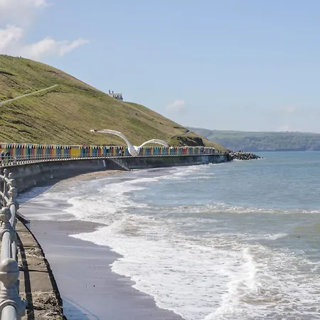 West Cliff * Уитби